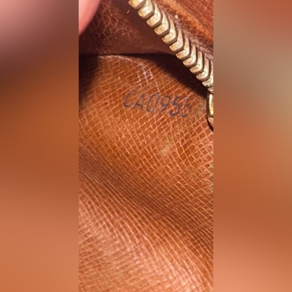 Louis Vuitton Sarah Long Wallet 100% AUTHENTIC. - Picture 14 of 15